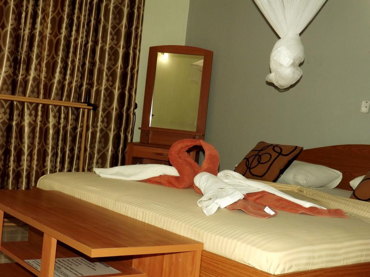 Villa Champagne Tissamaharama Bagian luar foto