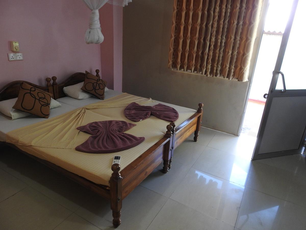 Villa Champagne Tissamaharama Bagian luar foto